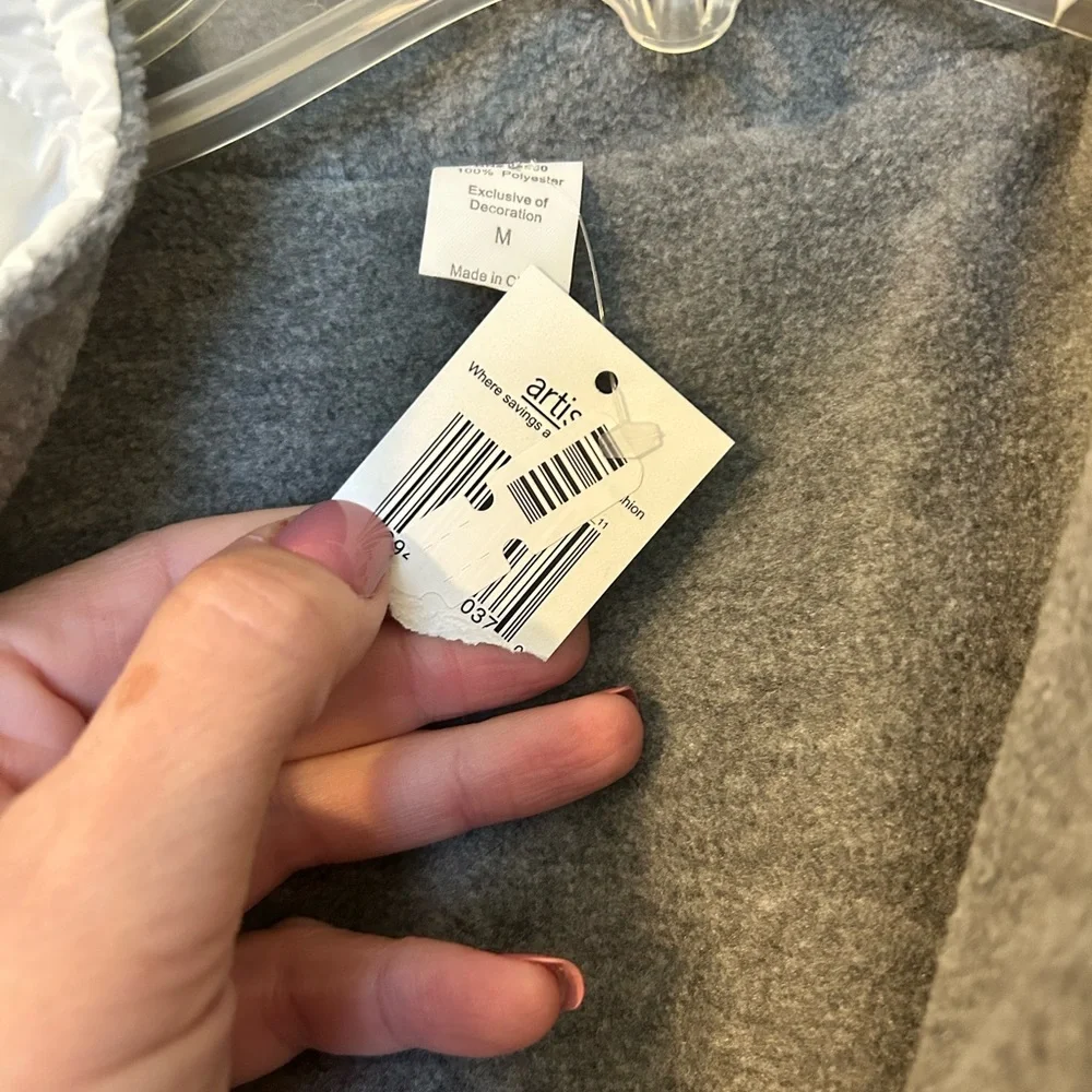 Women's Quilted White Vest - Picture 4 of 7